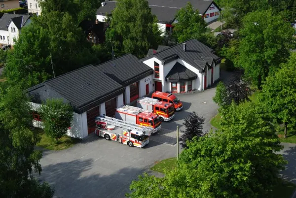 Einsatzfahrzeuge und Ger&auml;tehaus der Einheit Dahlbruch